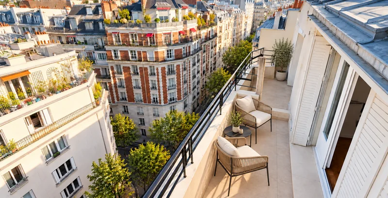 Vue plongeante reconstituée de la terrasse avec du mobilier extérieur moderne